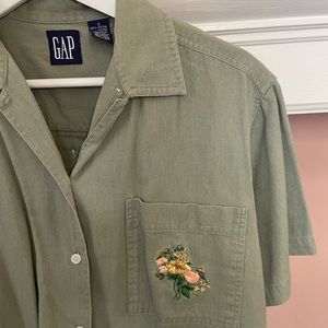 Gap button up shirt